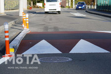 「ゾーン30」対策／速度抑制を促す「ハンプ」（段差）の設置［画像はイメージです］