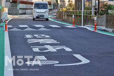 「ゾーン30」対策／速度抑制を促す「ハンプ」（段差）の設置［画像はイメージです］