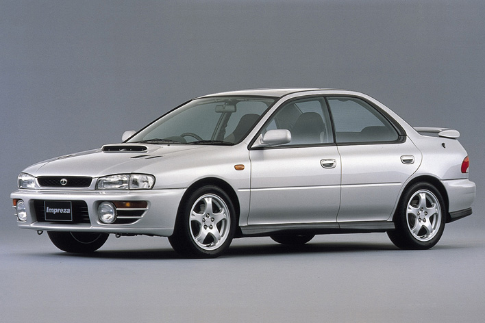 丸目、涙目、鷹目・・・初代から新型まで、歴代インプレッサの種類を