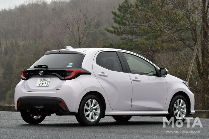 ■全長×全幅×全高:3940mm×1695mm×1500mm ■エンジン:直列3気筒 1490cc ガソリンハイブリッド ■最高出力:91PS/5500rpm ■最大トルク:12.2kg・m/3800rpm ■トランスミッション:CVT ■駆動方式:FWD ■販売期間:2020年~ ※スペックは、2020年式 ハイブリッドZ