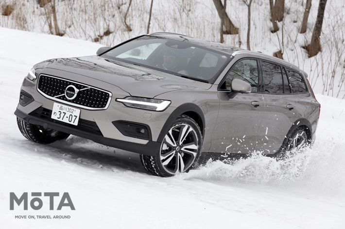 ボルボ V60 Cross Country(クロスカントリー) T5 AWD 雪上試乗｜厳冬の北欧で育まれたAWDを北海道で試す