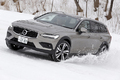 ボルボ V60 Cross Country(クロスカントリー) T5 AWD 雪上試乗｜厳冬の北欧で育まれたAWDを北海道で試す