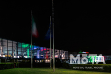 ランボルギーニ 医療用マスクとメディカルシールドを医療機関へ寄付