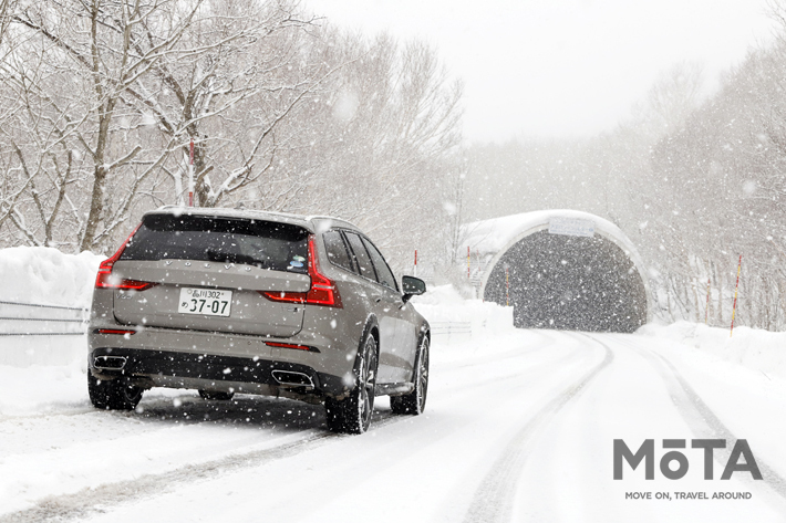 ボルボ V60 Cross Country(クロスカントリー) T5 AWD Pro