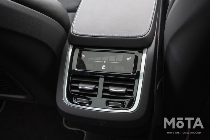 ボルボ 新型XC90 D5 AWD R-Design[特別仕様車](ボディカラー：サンダーグレーメタリック)