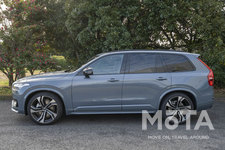 ボルボ 新型XC90 D5 AWD R-Design[特別仕様車](ボディカラー：サンダーグレーメタリック)