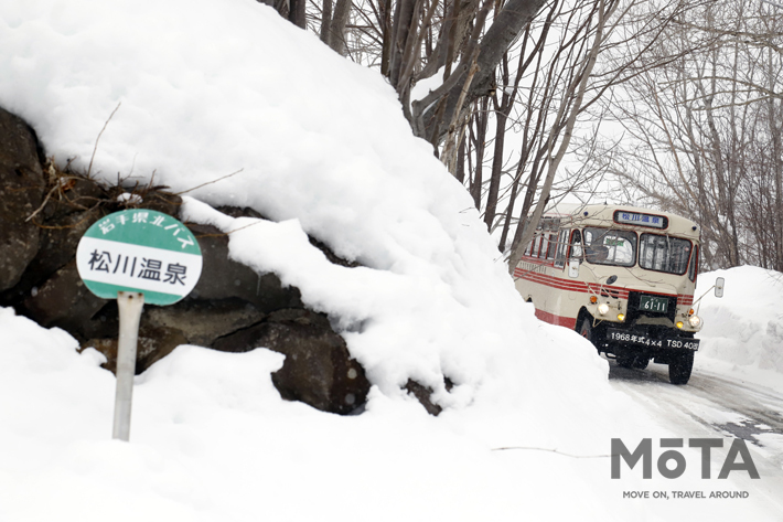 終点「松川温泉」停留所は雪の中…