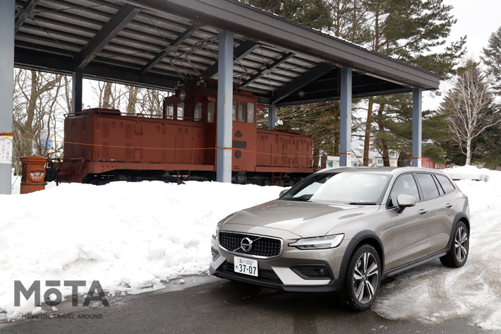 松尾鉱業鉄道 ED251 直流型電気機関車／八幡平市松尾歴史民俗資料館にて[取材車：ボルボ V60 クロスカントリー]