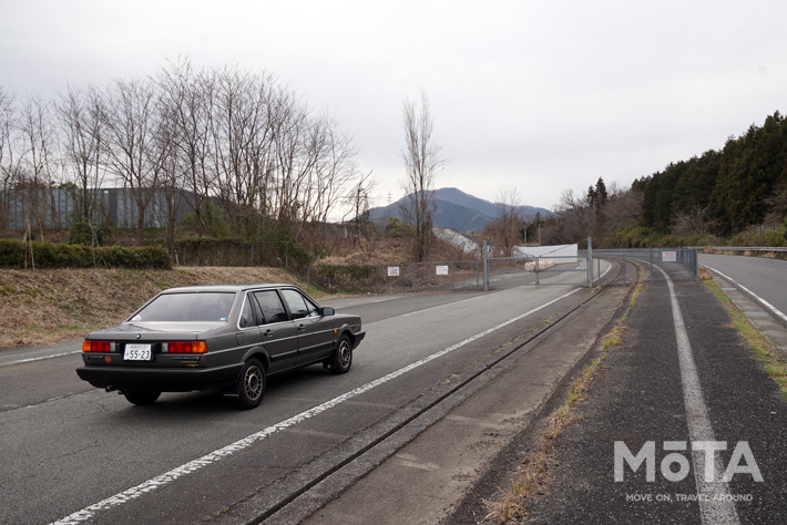 中央自動車道の“廃道”[「かつての高速道路」を往く]／クルマは遠藤イヅル氏の愛車、1988年式 フォルクスワーゲン サンタナ Xi5アウトバーンDOHC