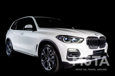 BMW X5に贅沢なアルカンターラ尽くしの限定車「Timeless Edition」が登場！