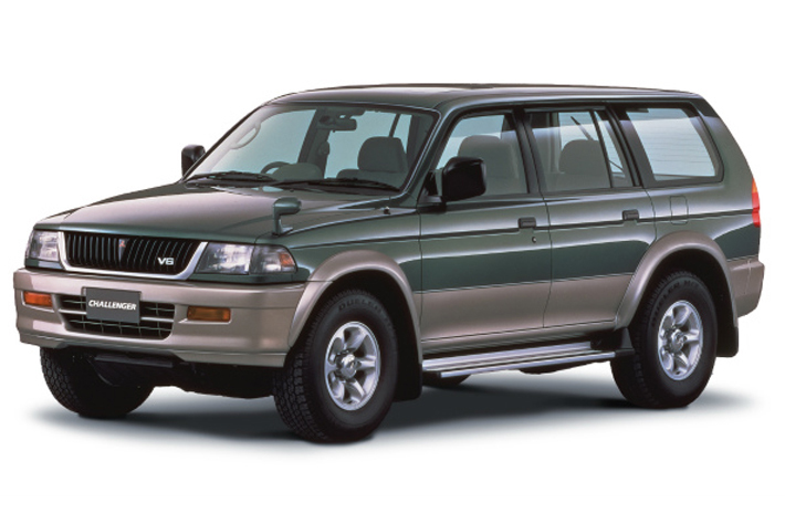 日本では1996〜2001年まで販売されていた三菱 チャレンジャー。2代目パジェロのラダーフレームを採用する本格クロカン