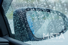 こすっても落ちない車の水垢 雨のたびに心配するより 水垢クリーナーで撃退しよう コラム Mota
