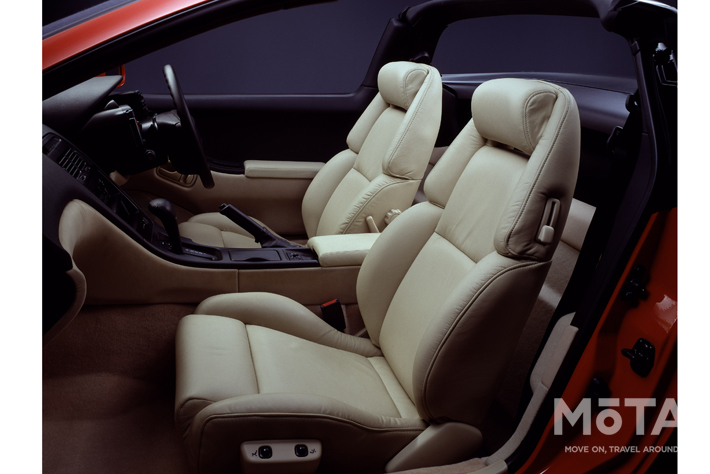 北米市場も意識してシートも歴代モデルに比べて大きめのモノに