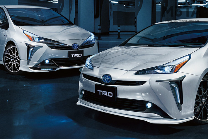 TRD トヨタ プリウス Aggressive Style