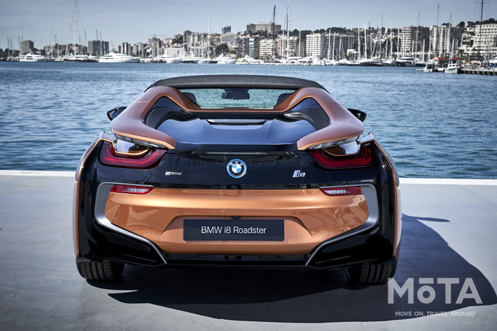 BMW i8ロードスター