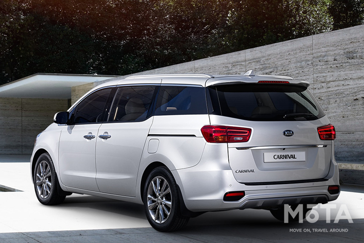 KIA カーニバル