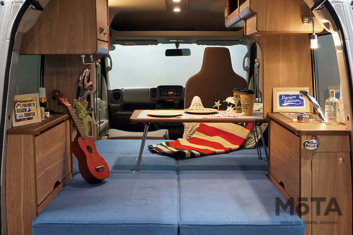 写真はオプションのカラーパッケージ「デニム」