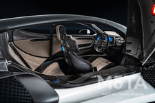 アルカンターラとコラボしたCzinger 21C