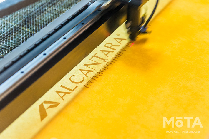 アルカンターラとコラボしたCzinger 21C