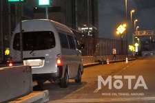 首都高 移動式オービスの設置例