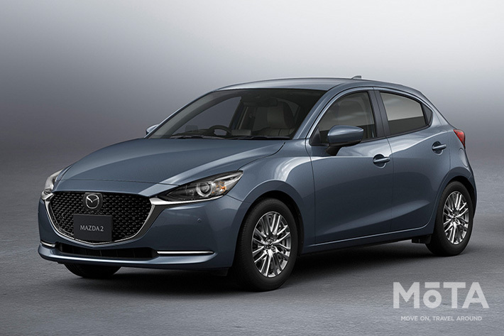 国産コンパクト唯一！ MAZDA2にホワイトインテリアの特別仕様車が登場｜グレーメタリックの新色も追加