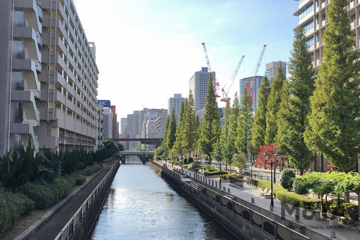東京都港区芝浦・竹芝橋より芝浦運河を臨む