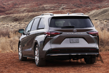 トヨタ 新型シエナ