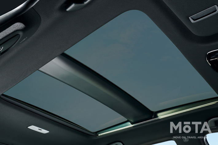 トヨタ 新型ハリアー　調光パノラマルーフ（シェードオープン）[4代目・2020年6月発売]