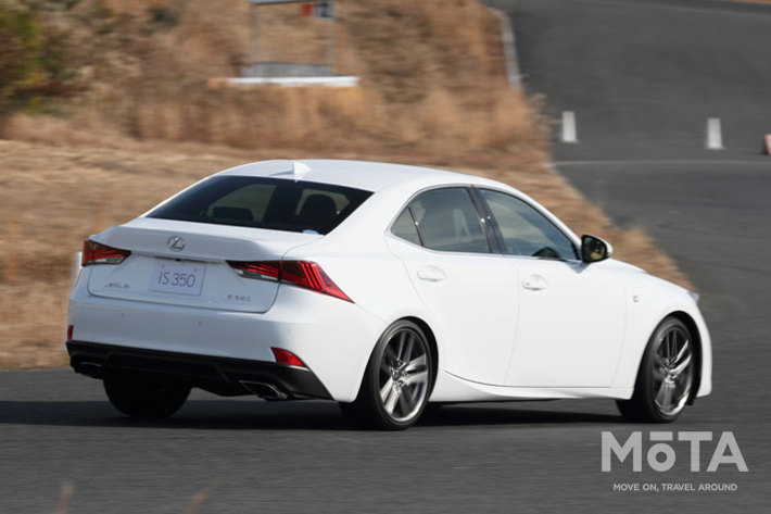 レクサス IS 300h F SPORT（2016年モデル）