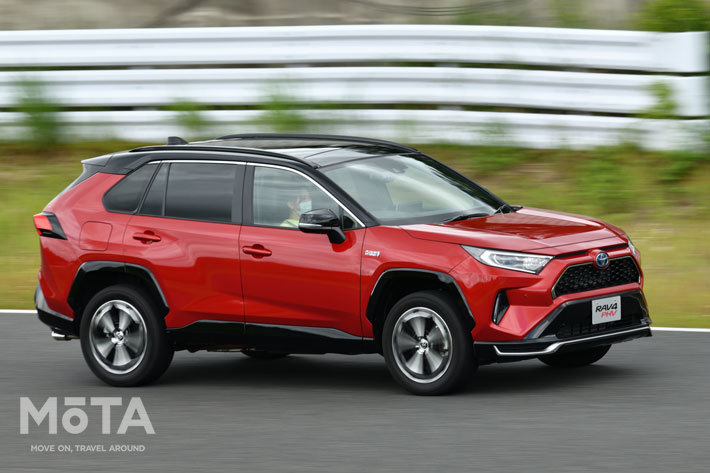 トヨタ RAV4 PHV Black-tone[ボディカラー：アティチュードブラックマイカ×エモーショナルレッドII]