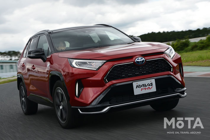 発売後、すぐに完売となってしまったトヨタ RAV4 PHV。こちらもエクリプスクロスPHEVと同様にスポーティな味付けで人気