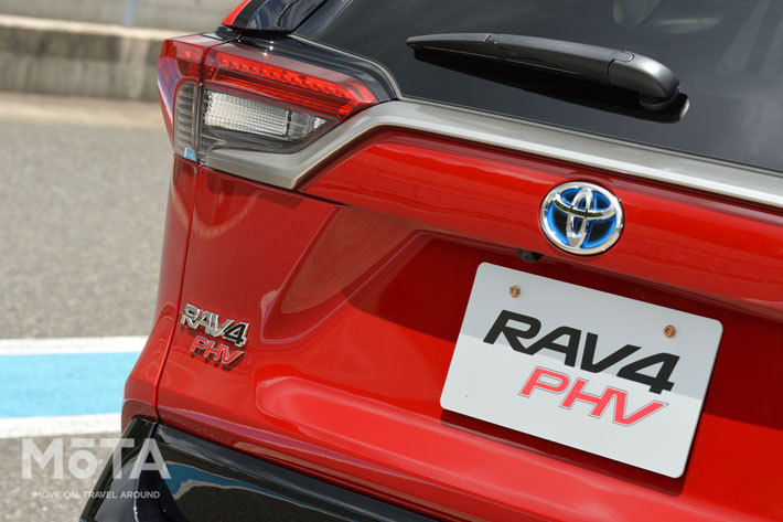トヨタ RAV4 PHV Black-tone[ボディカラー：アティチュードブラックマイカ×エモーショナルレッドII]