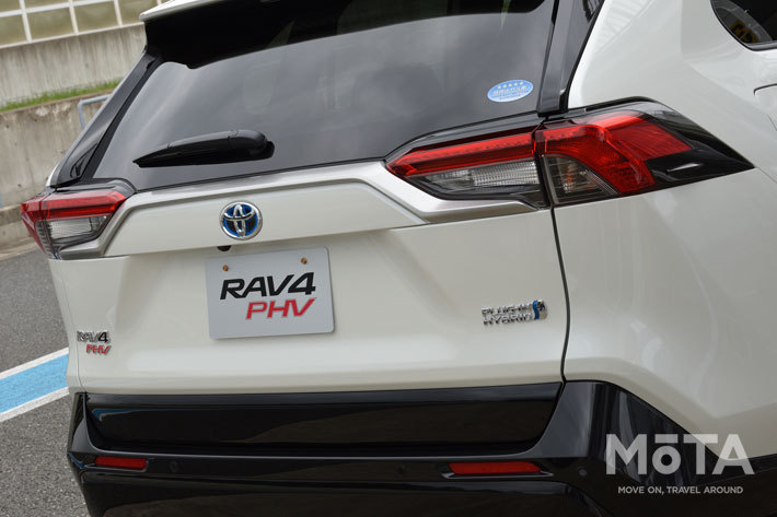 トヨタ RAV4 PHV G[ボディカラー：ホワイトパールクリスタルシャイン]