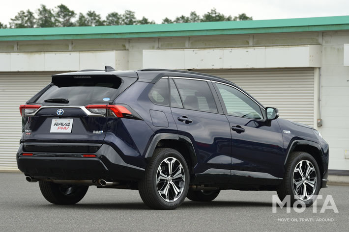 トヨタ RAV4 PHV Black-tone[ボディカラー：アティチュードブラックマイカ×ダークブルーマイカ]