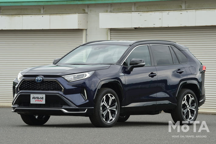 トヨタ RAV4 PHV Black-tone[ボディカラー：アティチュードブラックマイカ×ダークブルーマイカ]