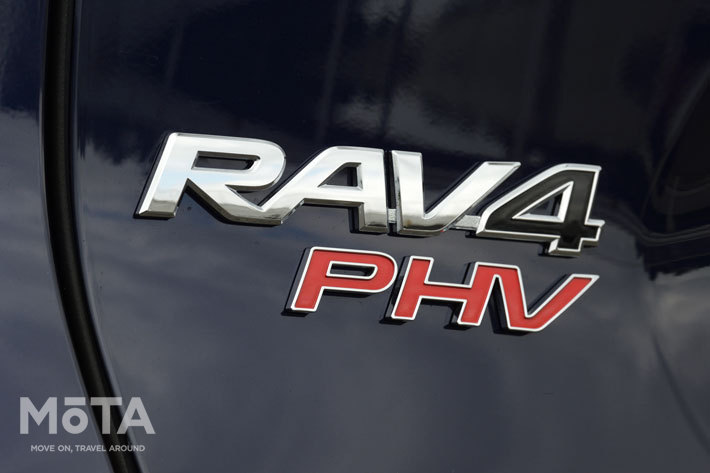 トヨタ RAV4 PHV Black-tone[ボディカラー：アティチュードブラックマイカ×ダークブルーマイカ]