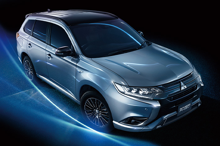 三菱、アウトランダーPHEVにブラックパーツを装備した特別仕様車