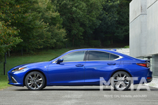 レクサス ES 300h“F SPORT”