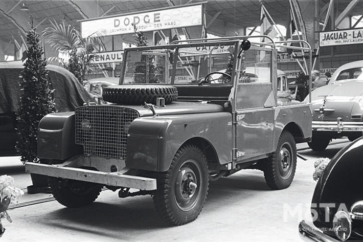 さらにディフェンダーの元祖をたどると、1948年誕生の四輪駆動車「ランドローバー」シリーズまでさかのぼります。軍用車や警察車両として広く採用され、長きに渡って活躍したモデルなのです。