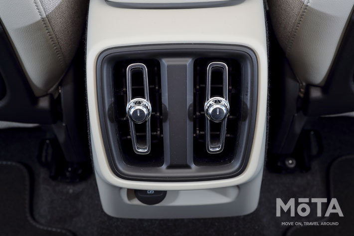 ボルボ XC40 T4 モメンタム(FF)[※画像は2019年モデル]