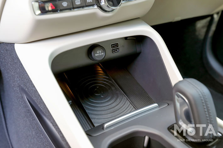 ボルボ XC40 T4 モメンタム(FF)[※画像は2019年モデル]