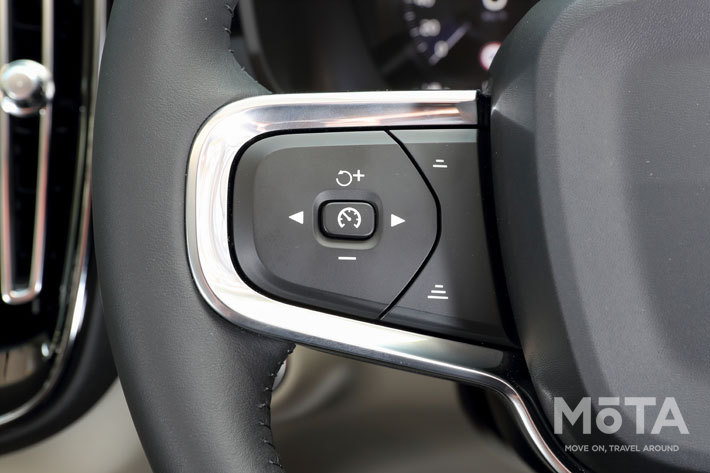 ボルボ XC40 T4 モメンタム(FF)[※画像は2019年モデル]