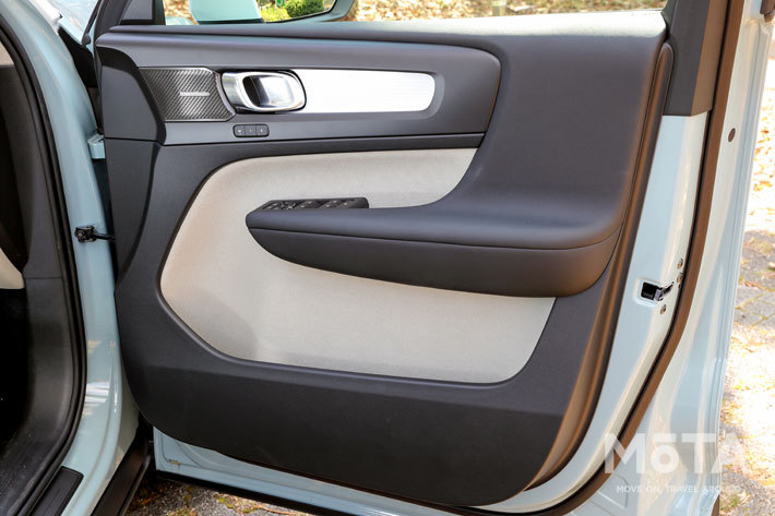 ボルボ XC40 T4 モメンタム(FF)[※画像は2019年モデル]