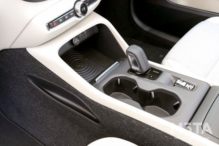 ボルボ XC40 T4 モメンタム(FF)[※画像は2019年モデル]