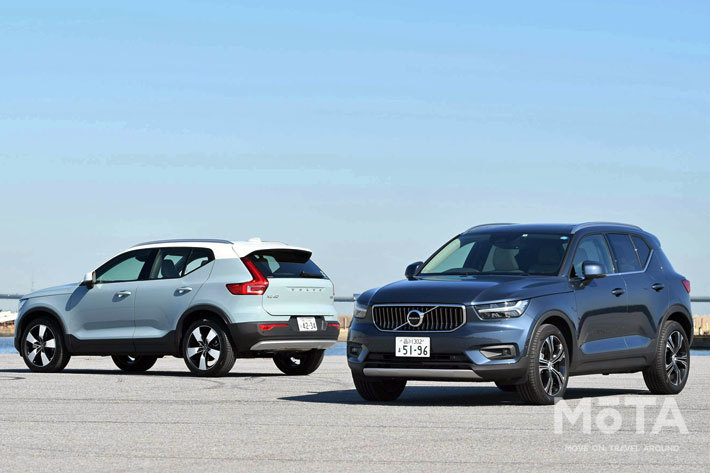 (左)ボルボ XC40 T4 モメンタム(FF)／(右)XC40 T4 AWD インスクリプション[※画像はともに2019年モデル]