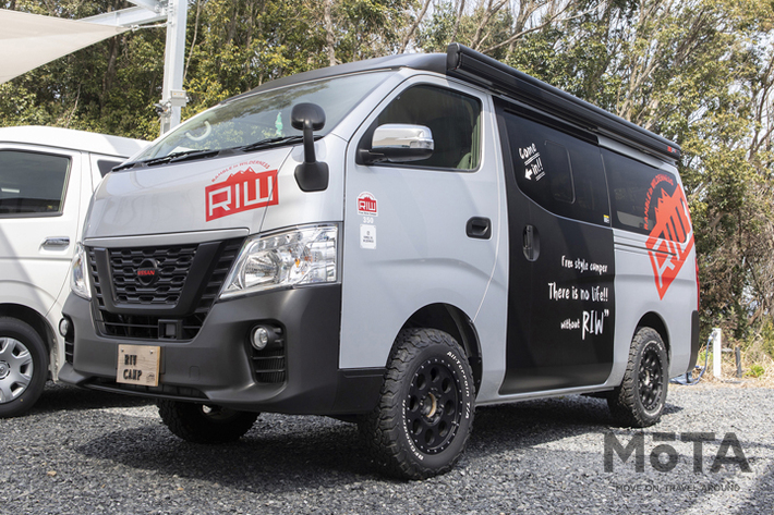 ポップアップルーフで広々キッチン 車中泊 普段使いでも便利なキャンピングカー Riw350 画像ギャラリー No 1 特集 Mota