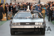 バイオエタノールで走るデロリアン DMC-12