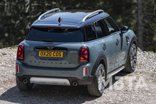 ミニ クロスオーバー[MINI Cooper S Crossover ALL4]