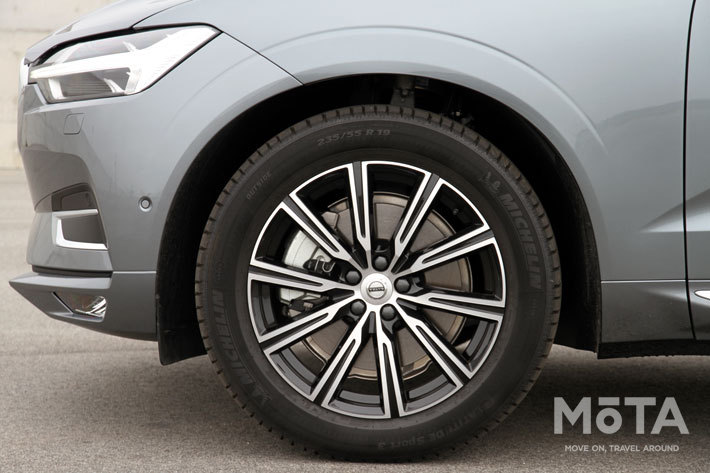 ボルボ XC60 B5 AWD Inscription[48Vハイブリッド]