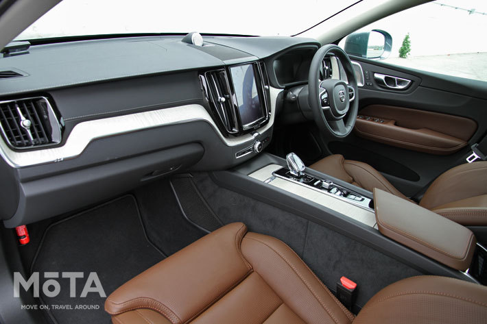 ボルボ XC60 B5 AWD Inscription[48Vハイブリッド]